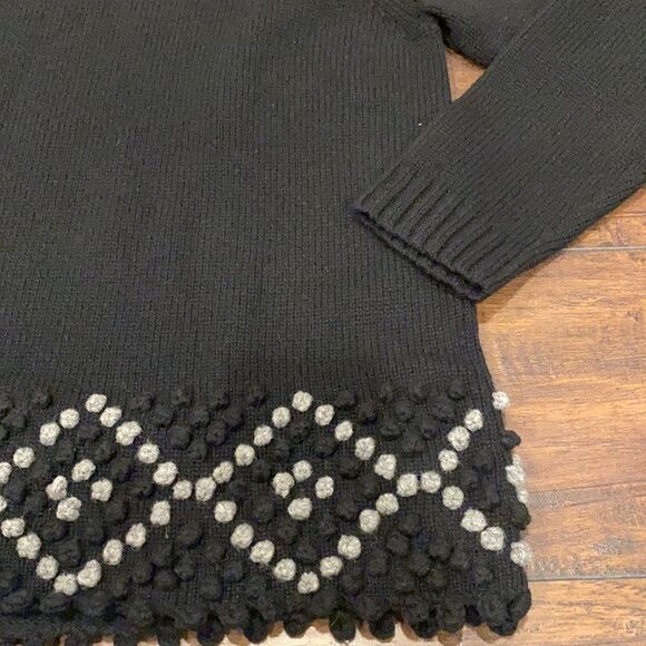 jillian jones lambs wool turtle neck sweater size L Pom Pom accent on bottom - Picture 2 of 9